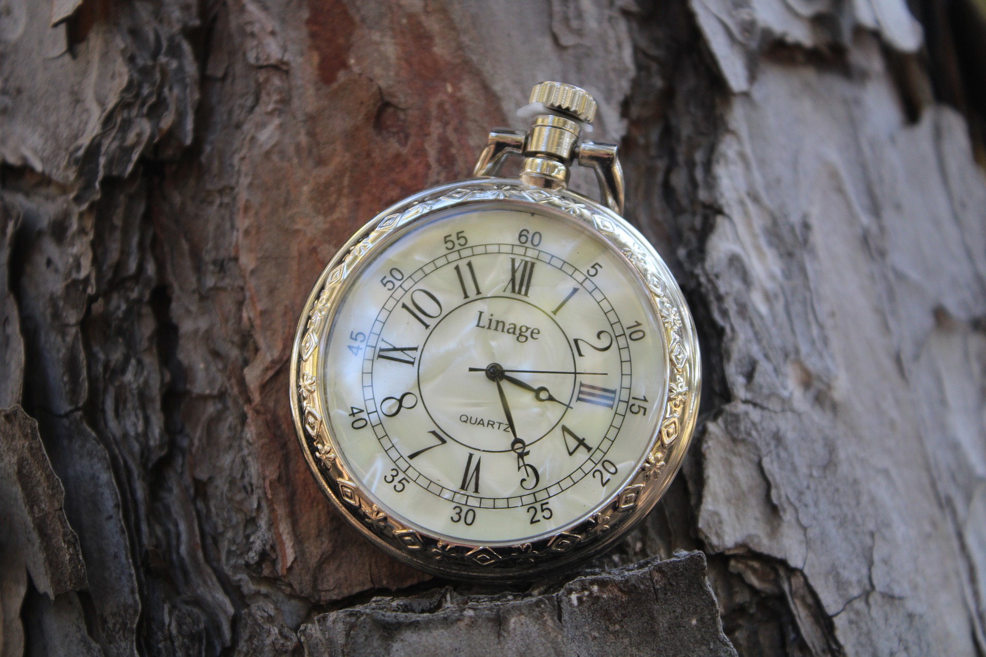 clock-g634c40c25_1920